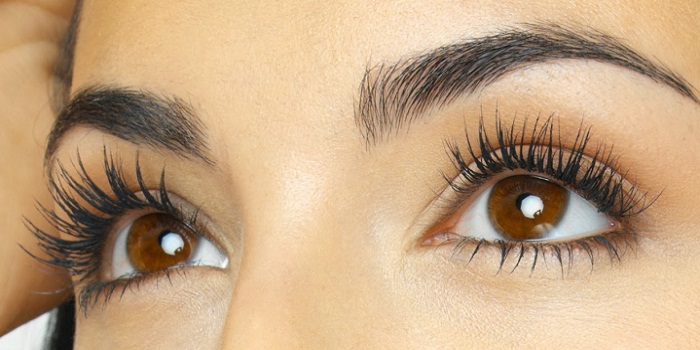 Eyelash Extension versus Eyelash Growth Serums