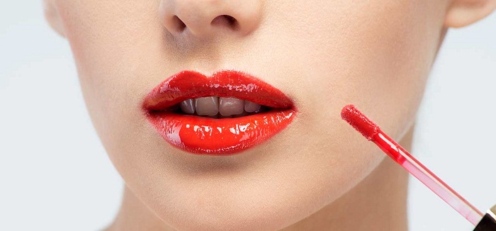 How To Apply Lip Plumper